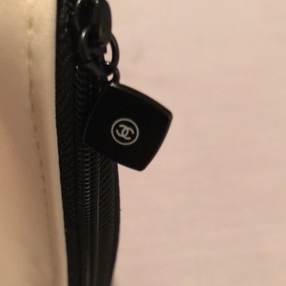 Chanel Les Beiges Square Cosmetic Zip Case - Picture 2 of 3